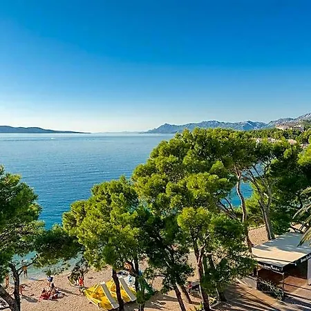 9 4* Makarska