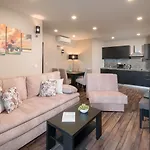 9 Aparthotel 4*