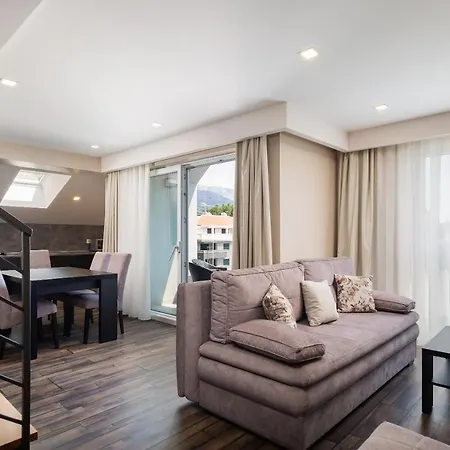 9 Aparthotel 4*