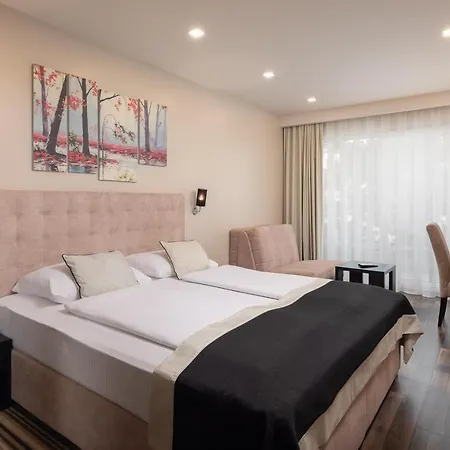 Aparthotel 9 4*