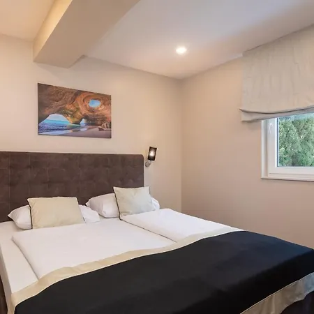 9 Aparthotel 4*