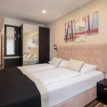 9 Aparthotel Makarska