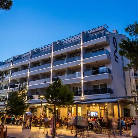 9 Aparthotel