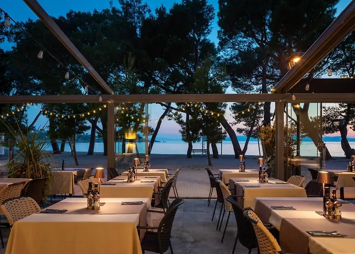 9 4* Makarska
