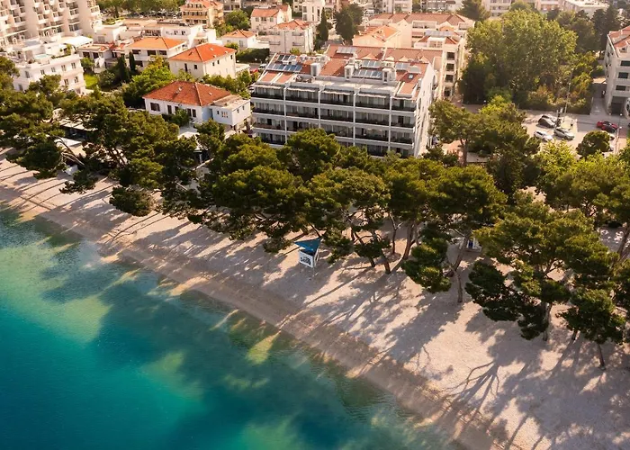 9 Apartahotel 4*