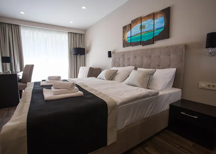 9 Apartahotel 4*