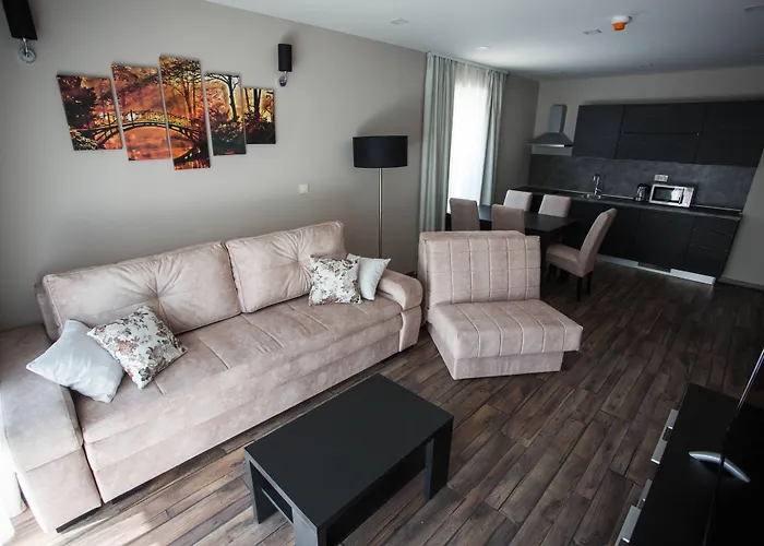 9 Apartahotel 4*