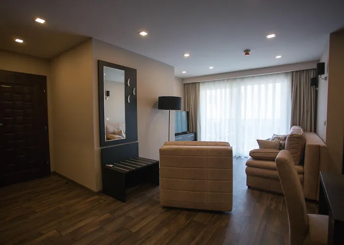 9 Apartahotel 4*