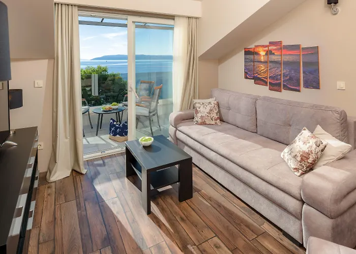 9 Apartahotel 4*